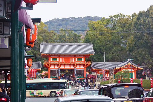 朱色の神社、祇園散歩