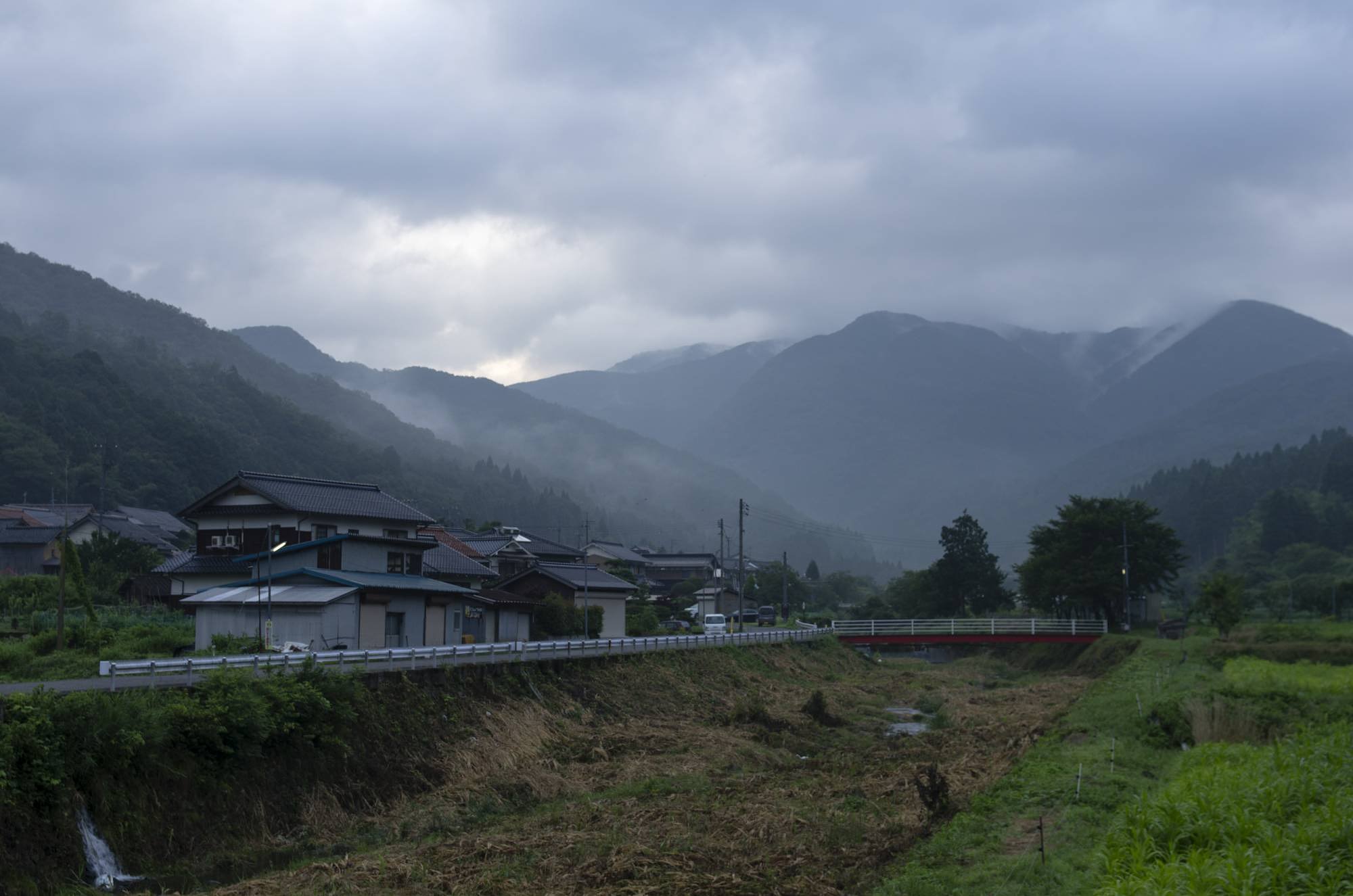梅雨空。