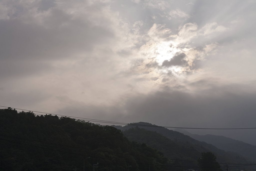 僅かに朝日。