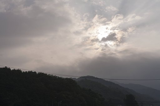 僅かに朝日。