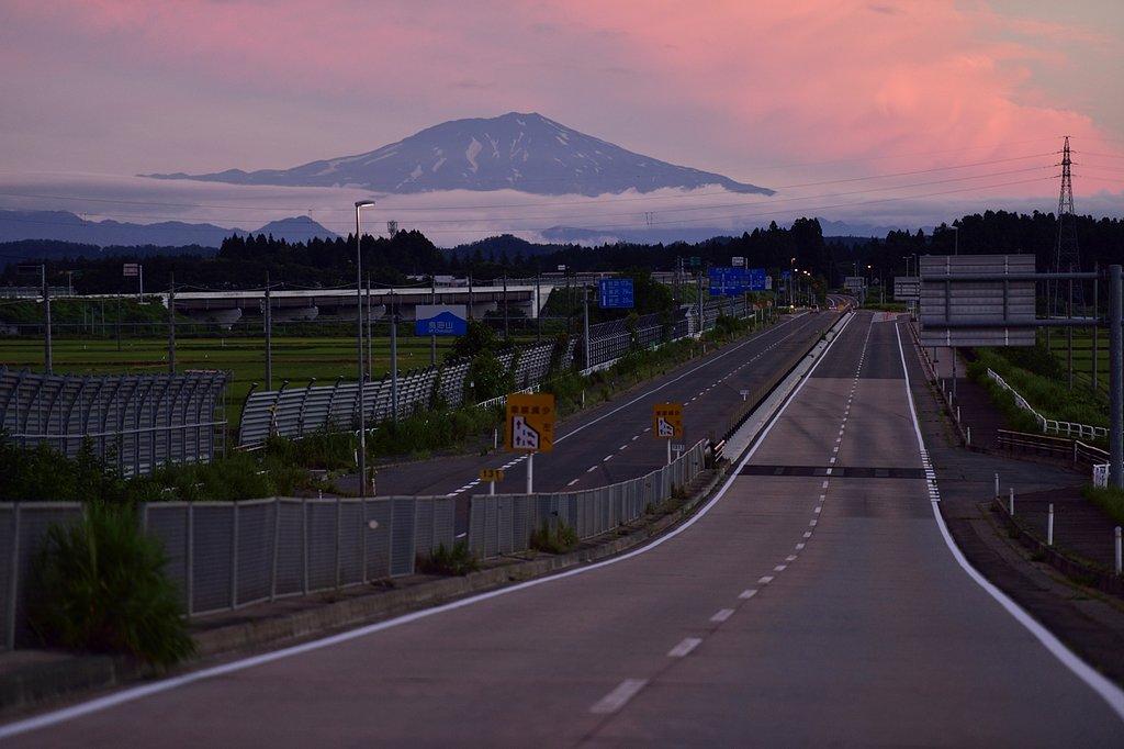 朝焼けの国道１３号