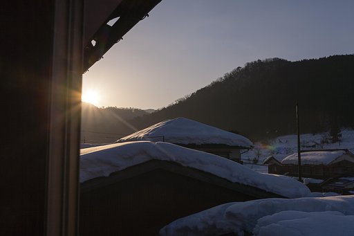 窓からの朝日の光芒！