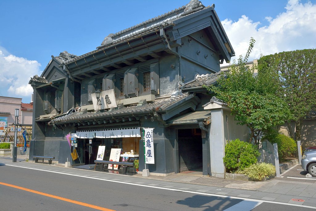 蔵造りの店