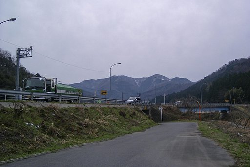 朝の国道と東空。