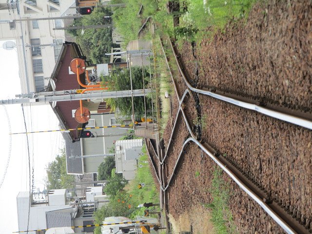 もうすぐ踏切です、、いい天気です