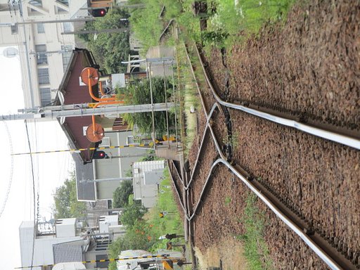 もうすぐ踏切です、、いい天気です