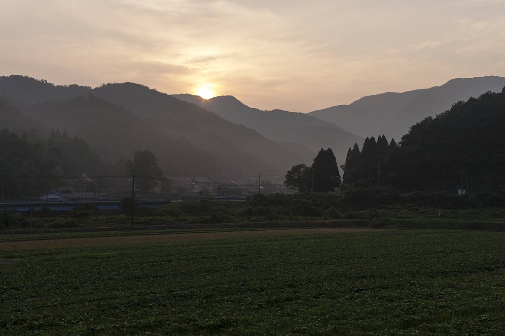 雲の多い朝です。