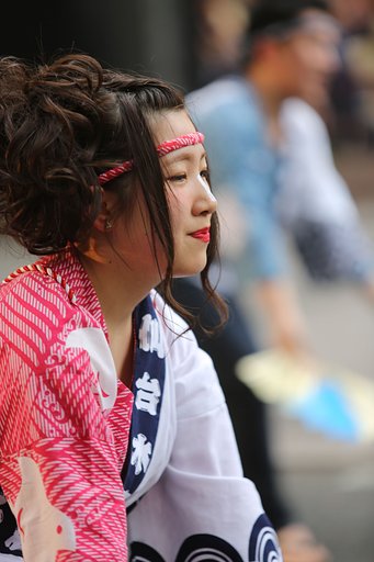 賑やかに