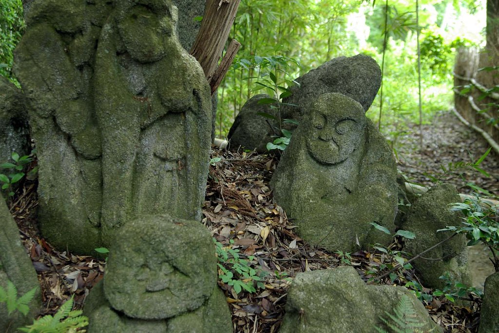 石峰寺のユニークな面々