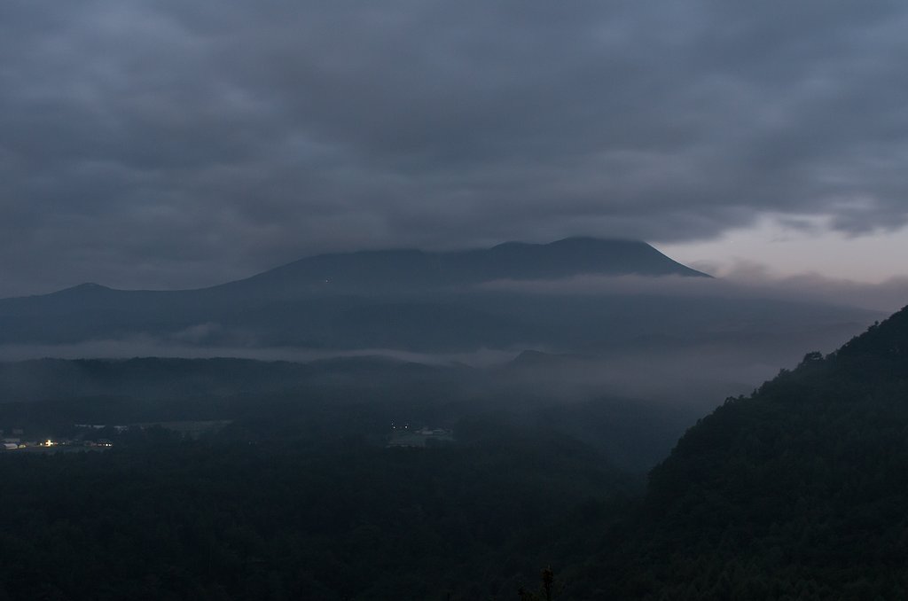 頭隠して・・・御岳山