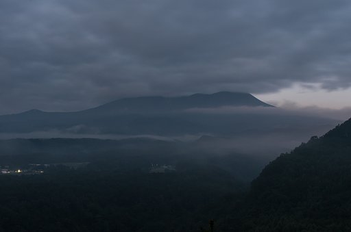 頭隠して・・・御岳山