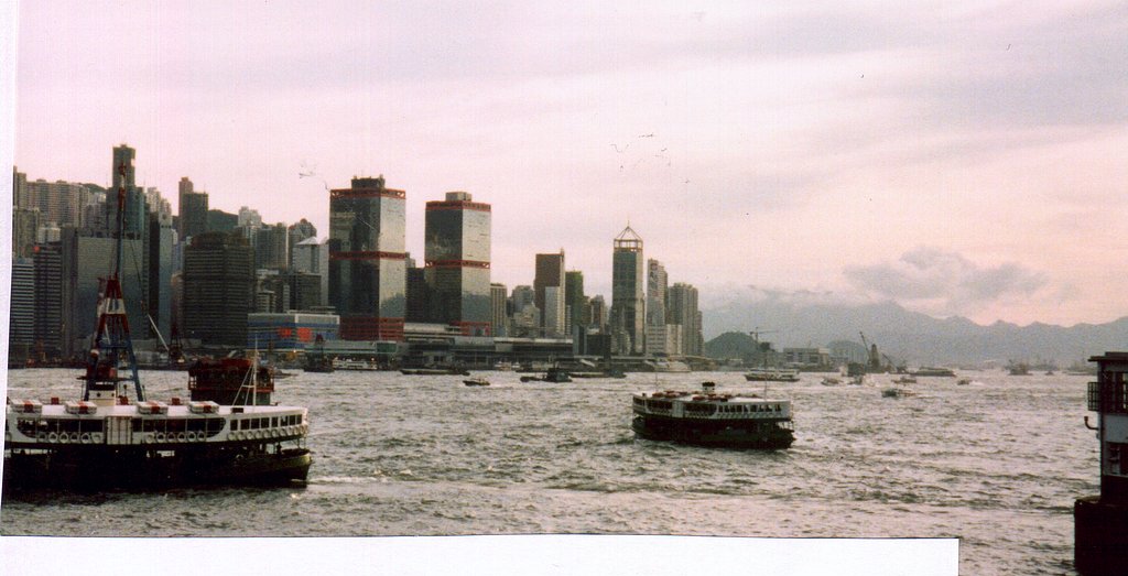 【天】香港海峡は曇り空