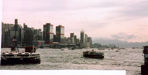 【天】香港海峡は曇り空