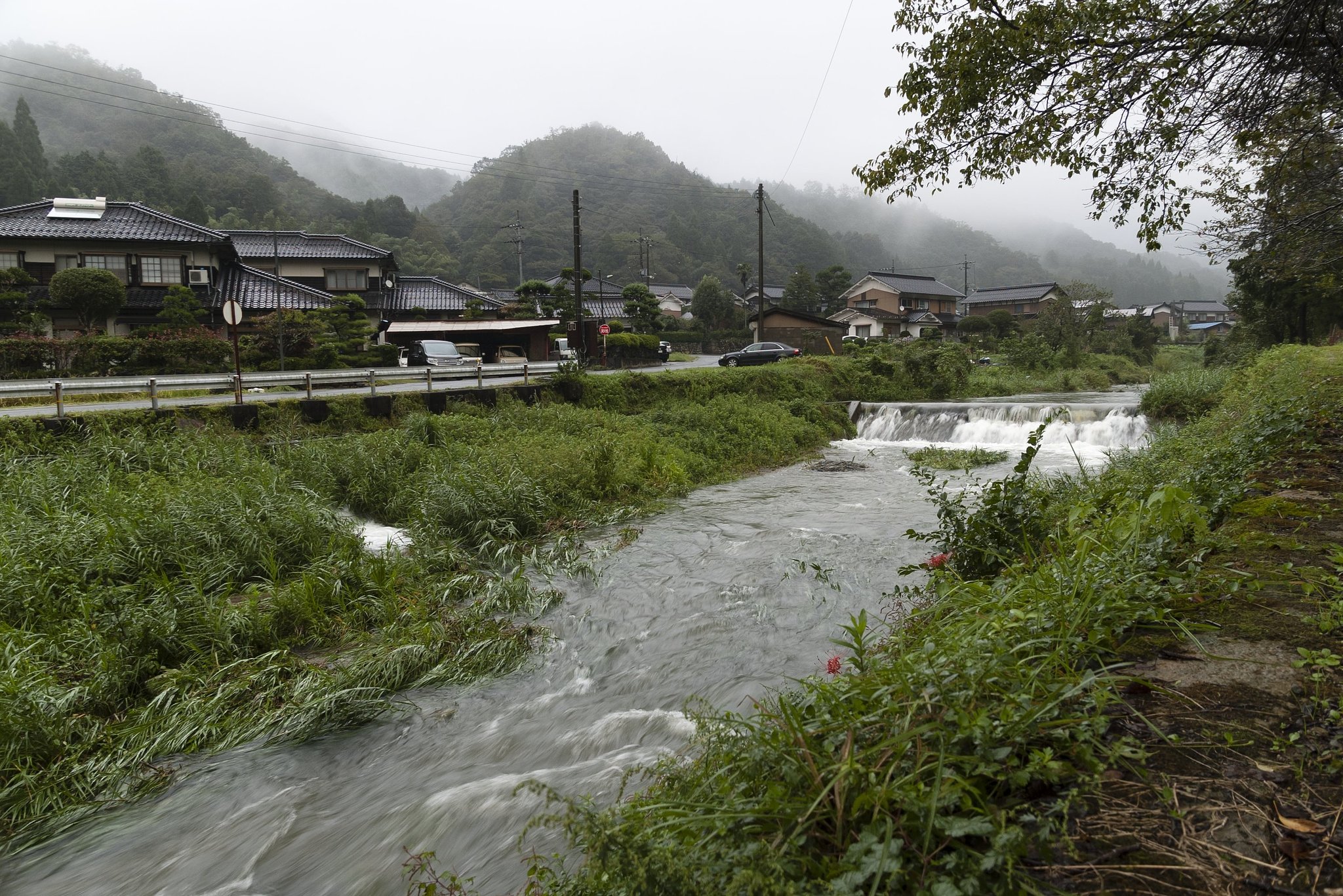 雨もやみ濁流も綺麗な流れに！