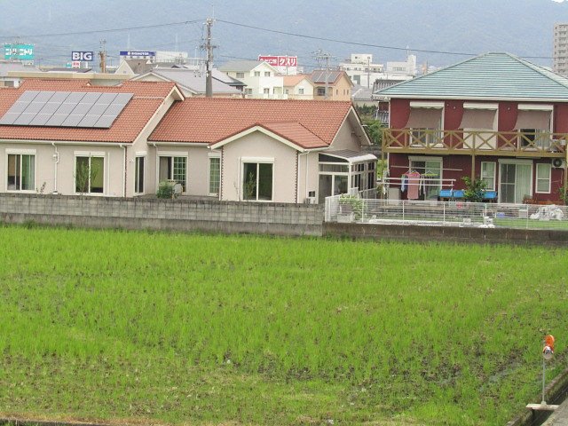田植えは機械化　お家はソーラー発電　