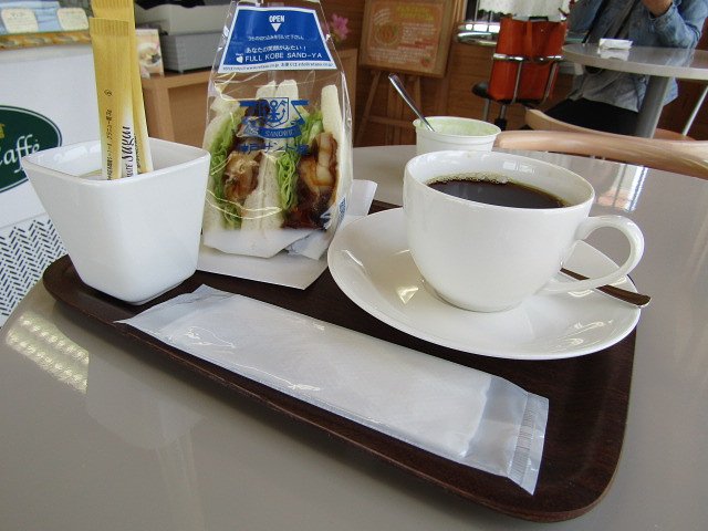 三時のおやつはカツサンド＆美味しいホットコーヒーで決まり