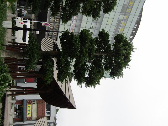 阿波踊り会館の前に編み笠休憩所がありました