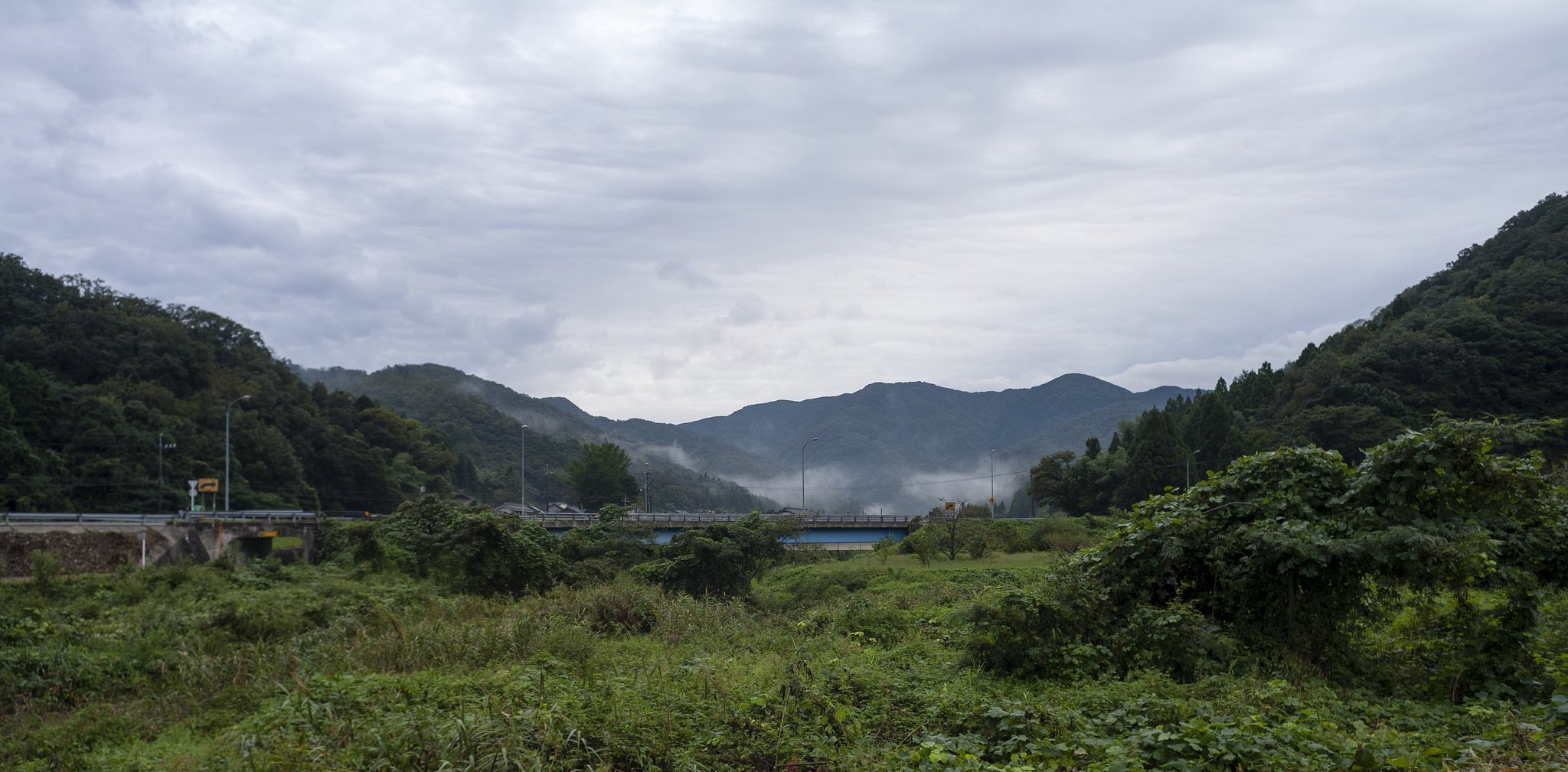 曇りの朝空