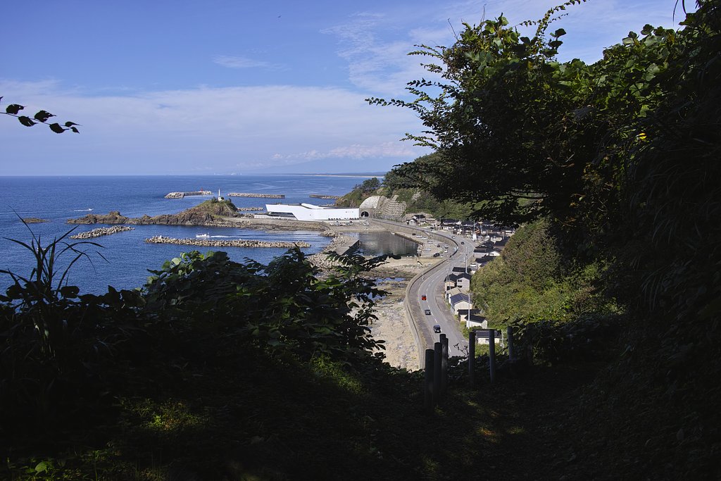 鶴岡市加茂の海岸線