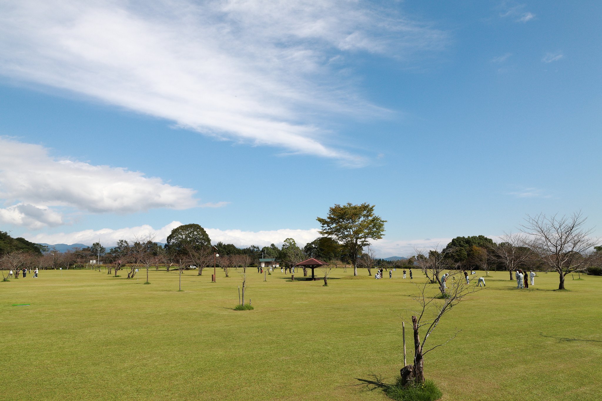 秋晴れの公園　霧島