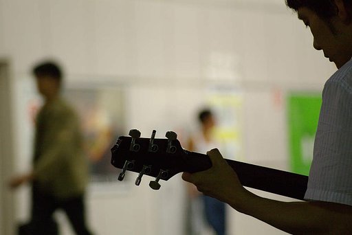 夜をつま弾く