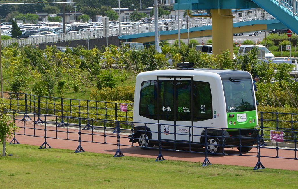 自動運転バス