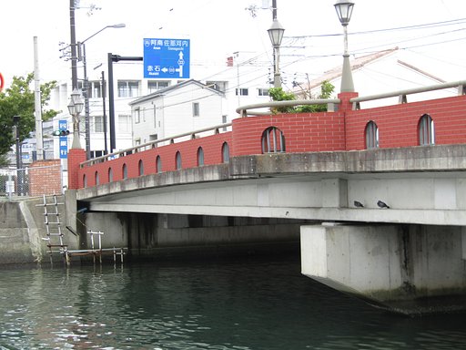 綺麗なデザインの橋に遭遇しました