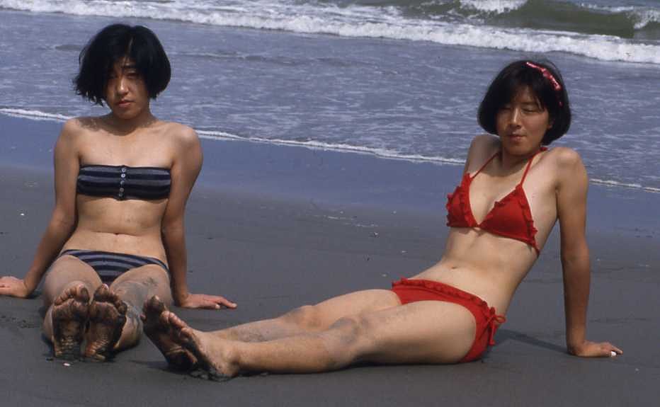 [色]　赤色＆灰色お好みはどちらかな