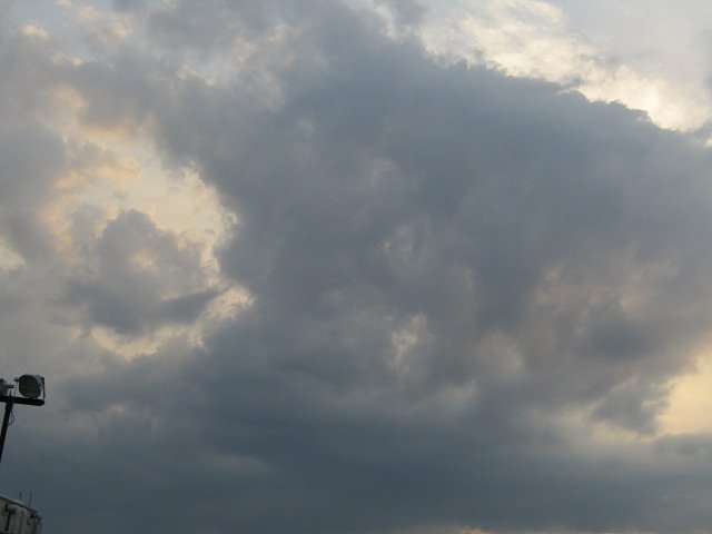 台風の影響かな　雲が怪しい雰囲気です