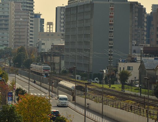 都心の非電化複線区間と検測車