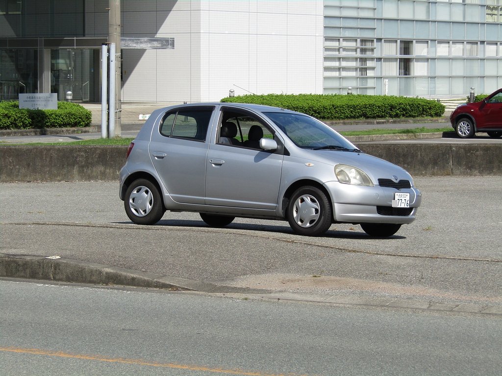 車はトヨタ　Ｖｉｔｚ　登録　７７７６