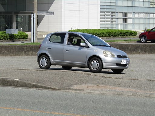 車はトヨタ　Ｖｉｔｚ　登録　７７７６
