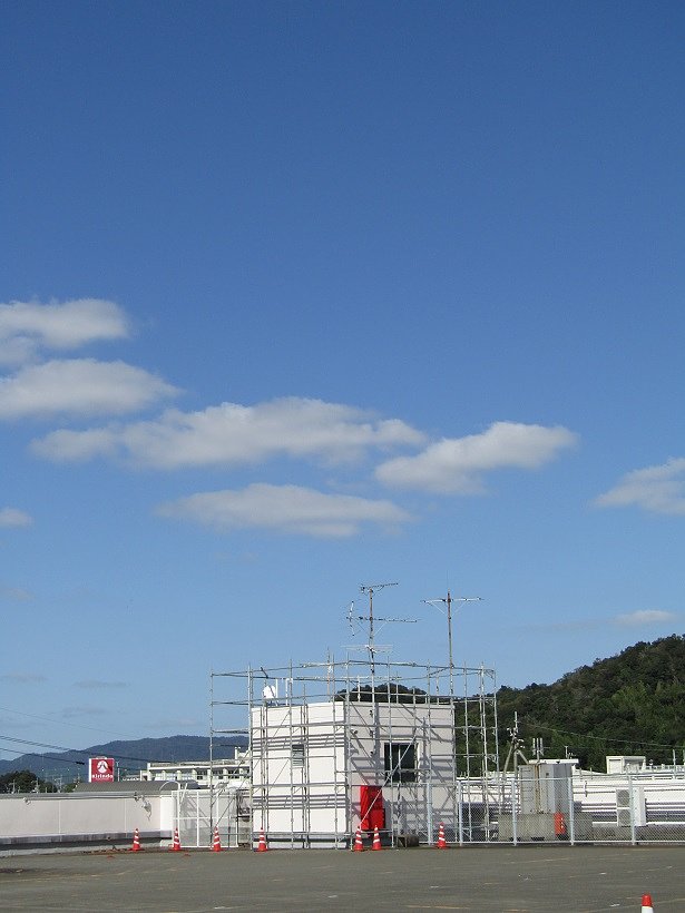 快晴の空に白い☁が面白いです　