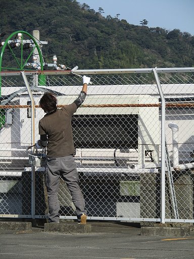 網の再塗装は難しいです