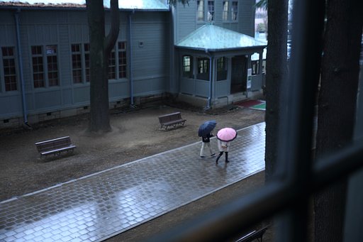 季節は雨音のように