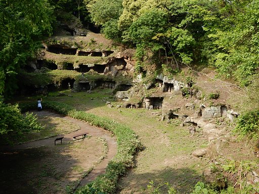名越切通（なごえきりとおし）のまんだら堂やぐら群