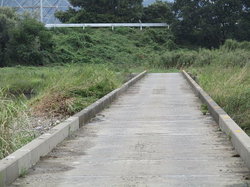 見事な潜水橋を見てください