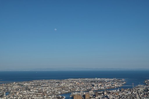 眉山山頂の月の出