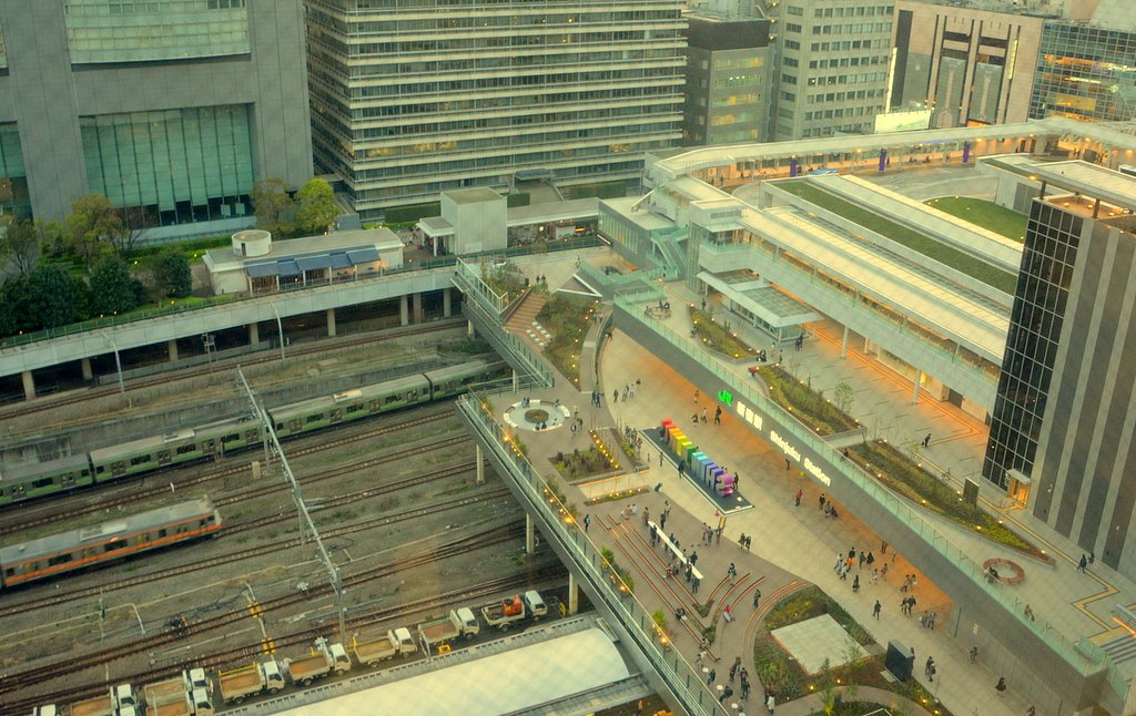 バスタ新宿　エレベータ内から俯瞰