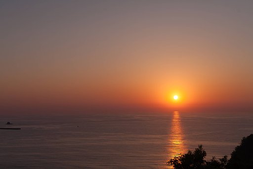 羽尾岬休憩舎からの夕焼け。