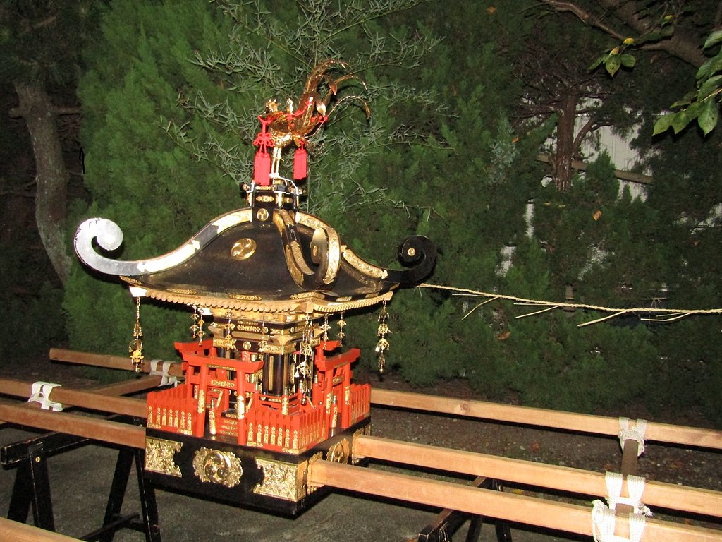 御神輿が綺麗に掃除されてますよ
