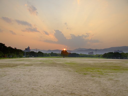 「大雪原に沈む夕日」