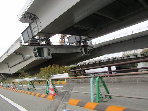 高速工事はサーカスそのものです