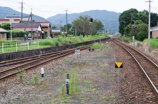駅で待つ
