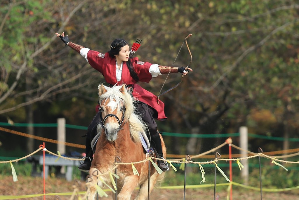 【形】馬射戲(マサヒ）