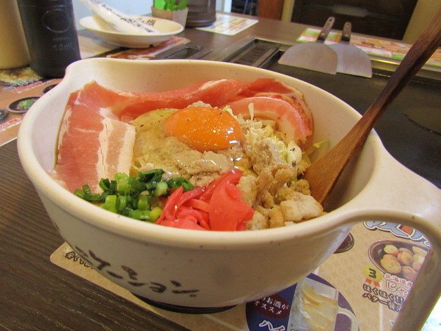 お好み焼きのランチのネタです　３５０円はサラリーマンには助かります　旨いです