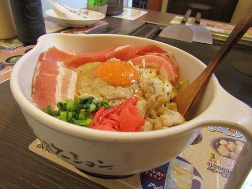 お好み焼きのランチのネタです　３５０円はサラリーマンには助かります　旨いです