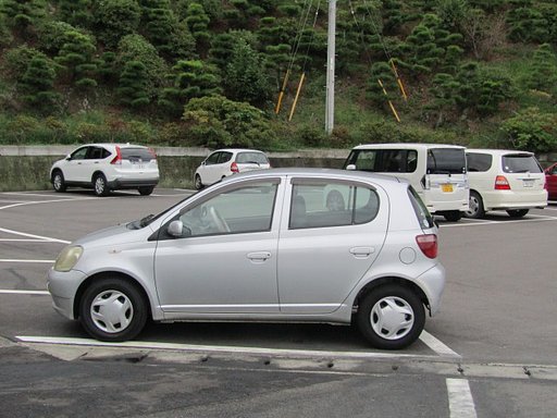 阿波の国田舎の和風レストラン駐車の風景