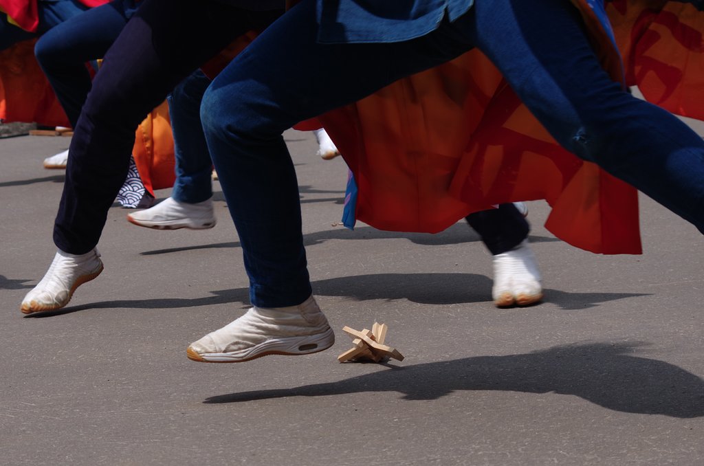 影も舞う