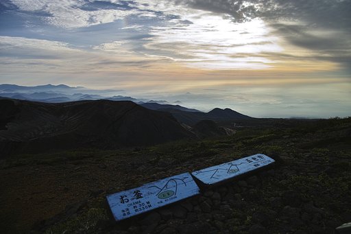 蔵王　御釜から宮城方向